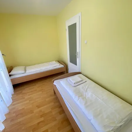 Hajnal Vendeghaz Apartment *