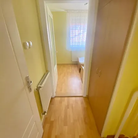 Hajnal Vendeghaz Apartment *